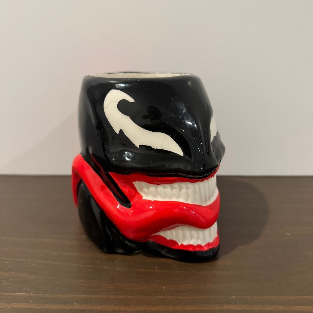 Marvel Venom 3D Molded Ceramic Coffee Mug 2015 Loot Crate Exclusive 16oz Black - Picture 4 of 6